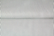Witte poplin katoen stof met donker blauw / grijze lengte strepen Witte poplin katoen stof met donker blauw / grijze lengte strepen