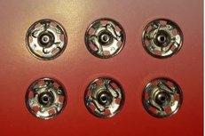 Drukknopen 13 mm zilver - 6 stuks per kaart - naaibaar Drukknopen 13 mm zilver - 6 stuks per kaart - naaibaar