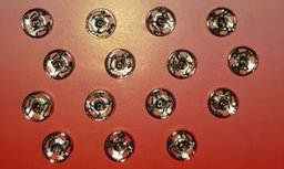 Drukknopen 7 mm zilver - 15 stuks per kaart - naaibaar Drukknopen 7 mm zilver - 15 stuks per kaart - naaibaar